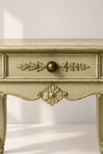 Heritage Florence Console Table - Image 3